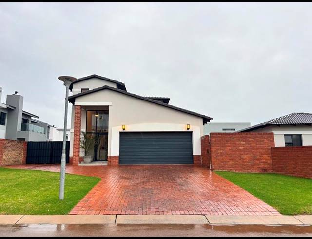 4 BEDROOM HOUSE FOR SALE IN SIX FOUNTAINS RESIDENTIAL ESTATE